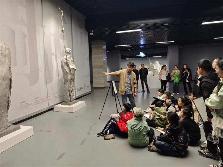 7.展览现场.jpg